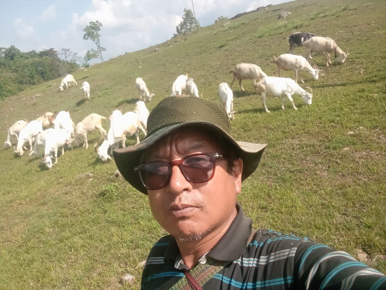 बाख्राको दूधबाट चिज उत्पादन गर्दै स्याङ्जाका गुरुङ